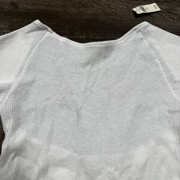 Aerie White Ribbed Short Sleeve Shirt Open Back Size Medium NWT - Picture 2 of 9